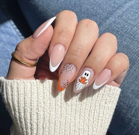 Halloween Nails Short Gel Pumpkin, Cute Almond Fall Nails, Cute Halloween Nail Designs Almond, Almond Halloween Nails Simple, Halloween Round Nails, Fall Nails Trendy Almond, October Nail Ideas Acrylic, Fall Oval Nail Ideas, Cutesy Fall Nails