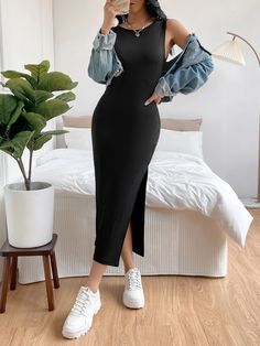 Style Bodycon Dress Casual, Casual Bodycon Outfit, Black Skin Fit Dress, Casual Black Bodycon Dress Outfit, Styling Bodycon Dress Casual, Long Summer Dress Outfits Casual, Black Bodycon Dress Styling, Jacket With Bodycon Dress, Bodycon Dress Outfit Black Women