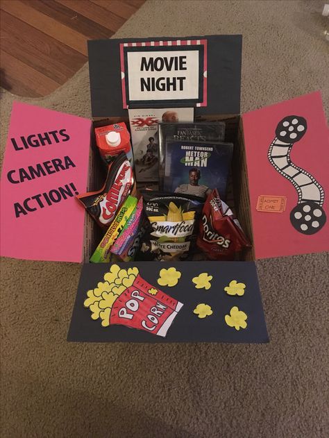 Movie Theme Care Package Movie Care Package Ideas, Gift Basket Men, Men Gift Baskets, Geek Boyfriend, Game Night Movie, Photo Box Diy, Care Package Decorating, Boyfriend Care Package, Diy Care Package