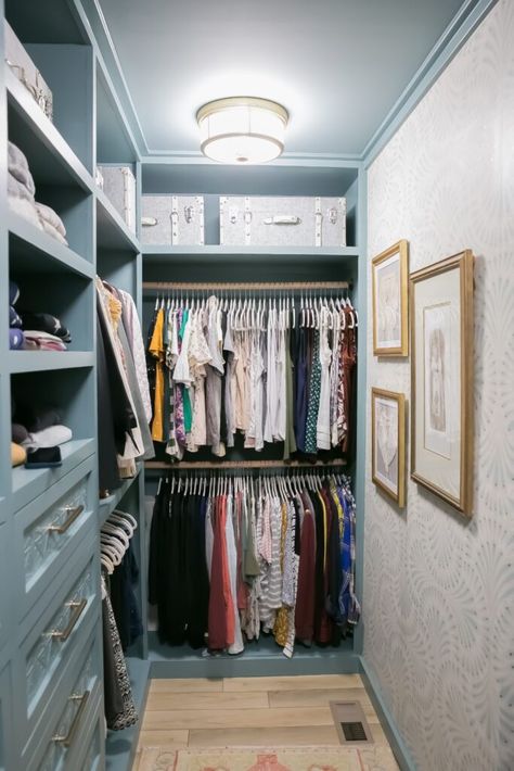 Wallpaper Closet Walk In, Tiny Walkin Closet Ideas, Boho Closet Ideas, Bathroom And Closet Combo, Small Walkin Closet Ideas, Small Walkin Closet, Narrow Walk In Closet, Small Master Closet, Rustic Bedroom Ideas