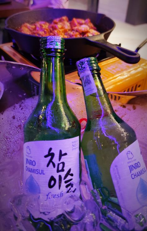 Korean Drinking Alcohol Aesthetic, Korean Drinks Aesthetic Soju, Korean Soju Aesthetic, Drink Beer With Friends, Soju Aesthetic Night, Soju Fake Story, Beer Aesthetic Drinking, Korea Drink, Minerva University