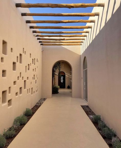 Modern Desert Architecture, Arabic House Design, Desert Villa, Desert Hotel, Desert Architecture, Queen Of The Desert, Hotel Floor Plan, Desert Resort, Six Senses