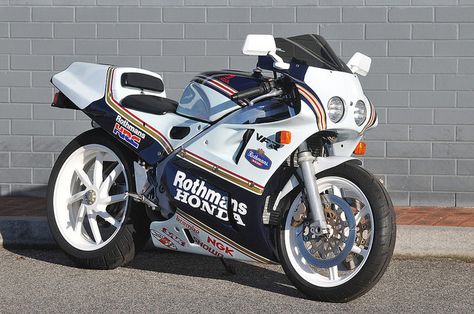 Honda VFR750R RC30 Rothmans | Flickr - Photo Sharing! Rothmans Racing, Racing Livery, Honda 750, Honda Vfr, Honda Racing, Мотоциклы Cafe Racers, Japanese Motorcycle, Honda Bikes, Honda Motors