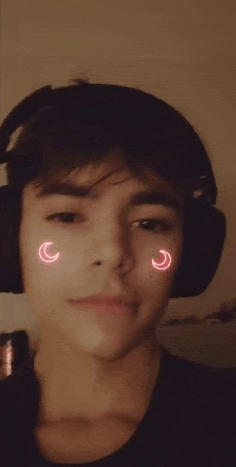 Discord Face Reveal, Discord Pfps, Face Reveal, Funny Face, Funny Faces, Incoming Call Screenshot, Funny, Quick Saves