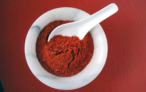 homemade paprika Homemade Paprika, Pimento Peppers, Sure Fit Slipcovers, Paprika Recipes, Welcome November, Paprika Pepper, Kitchen Gardening, Red Things, Color Of The Month