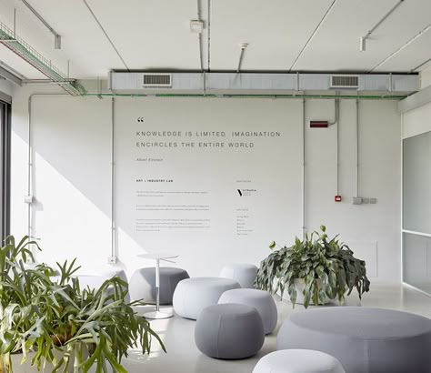 Office Interior Design Modern, Green Office, Office Space Design, Office Inspo, Workplace Design, Google Lens, Decoration Inspiration, Office Inspiration, Office Interior Design