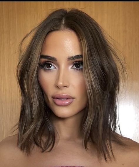 Rambut Brunette, Brown Hair Inspo, Brunette Hair With Highlights, Brunette Balayage Hair, Brown Hair Balayage, Olivia Culpo, Balayage Brunette, Penteado Cabelo Curto, Hair Inspiration Color