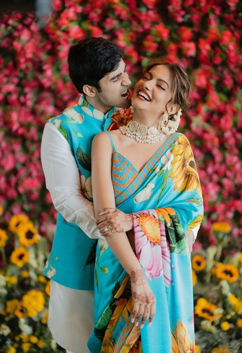 Cutest Colour Coordinated Haldi Outfits For Couples! Haldi Outfits For Bride, Mehendi Outfits For Bride, Haldi Dress Ideas, Haldi Outfit For Bride, Wedding Matching Outfits, Haldi Photoshoot, Haldi Jewellery, Outfits For Couples, Haldi Ceremony Outfit