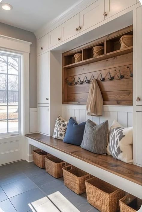 Mudd Room, Small Mudroom Ideas, Mudroom Remodel, Cotswold Cottage, Mudroom Storage, Grey Kitchen Designs, Mudroom Decor, Home Hall Design, Mudroom Laundry Room