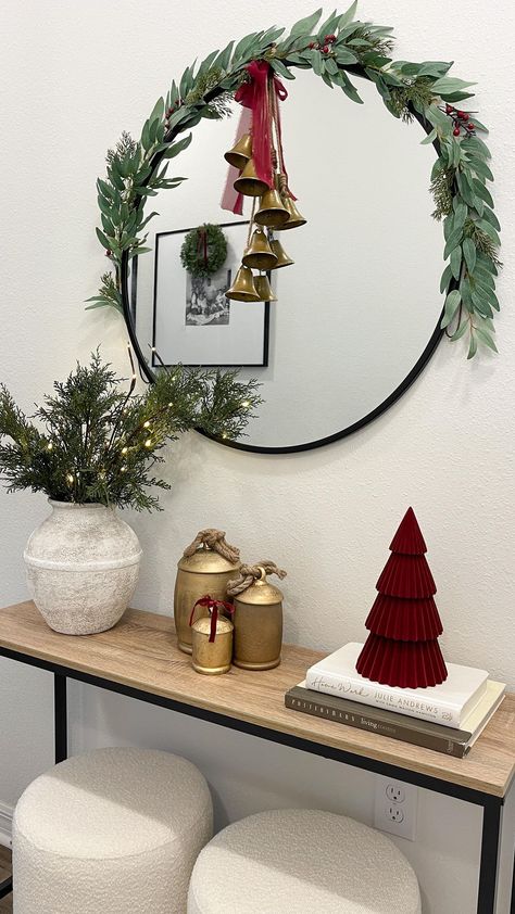 House Decorating Ideas Christmas, Nome Christmas Decor, Christmas Garland Ideas Mirror, Bow On Mirror Christmas, Hallway Xmas Decorations, Christmas Decor Hallway Entryway, Mirror Decor For Christmas, Decorate Mirror Christmas, Christmas Mirror Ideas