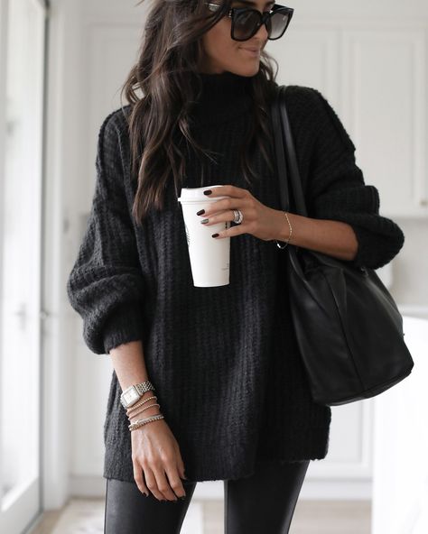 Black Sweater Outfit, Oversized Black Sweater, Sweater Leggings, Oversized Sweater Outfit, Knit Sweater Outfit, Sunglasses Oversized, Pullover Outfit, Sweater Outfit, Ladies Turtleneck Sweaters