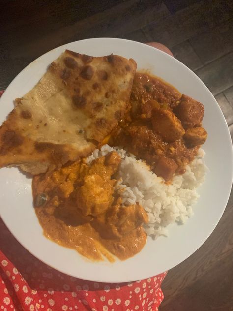 Indian butter chicken, nice and spicy north Indian garlic chicken served on a bed of rice and naan bread... all completely from scratch Indian Butter Chicken, Garlic Naan, Cook Up A Storm, Naan Bread, Garlic Chicken, Chicken Rice, Indian Dishes, Butter Chicken, Naan