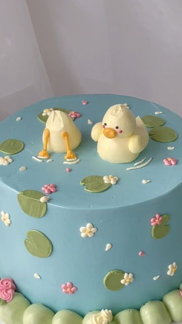 Cake Idea Birthday, Cute Buttercream Cake Designs, Cool Birthday Cake Designs, Cute Cakes Designs, 6 In Cake Ideas, Cake Ideas Animals, Cute B Day Cakes, April Cake Ideas, Korean Cake Duck