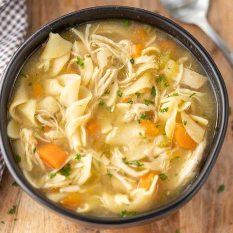 Panera Bread Chicken Noodle Soup, Panera Chicken Noodle Soup, Soup Panera, Panera Recipes, Chicken Soup Recipes Homemade, Bread Chicken, Chicken Noodle Soup Recipe, Noodle Soup Recipe, Panera Bread