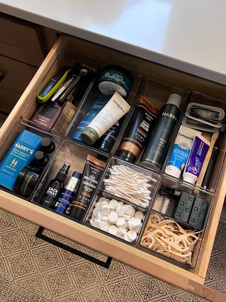 Bathroom Vanity Ideas Organization, Drawer Organization Men, Bathroom Drawer Organization Men, His And Her Bathroom Organization, Mens Drawer Organization, Mens Vanity Organization, Mens Bathroom Aesthetic, Men’s Organization, Man Closet Organization