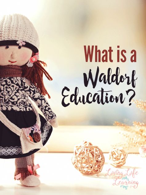 Are you wondering what is Waldorf education? What makes it different from other teaching philosophies? Waldorf Classroom Elementary, Steiner Classroom, Waldorf Education Preschool, Waldorf Education Homeschooling, Waldorf Activities, Steiner Waldorf Education, Waldorf Preschool, Waldorf Curriculum, Waldorf Teaching