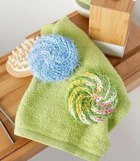 Tunisian Round Scrubby - swirly design scrubby using Tunisian crochet, featured in scrubby yarn crochet patterns. Scrubby Yarn Crochet Patterns, Scrubby Yarn Crochet, Scrubby Pattern, Kitchen Scrubbies, Kitchen Crochet, Scrubby Yarn, Crochet Scrubbies, Crochet Pot, Fast Crochet