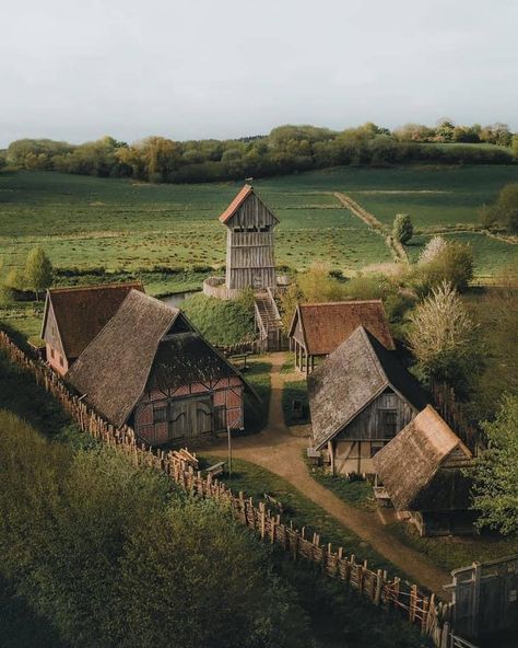 Medieval Germany, Hawke Dragon Age, Casa Hobbit, Viking Village, Fantasy Village, Medieval Aesthetic, Medieval Life, Medieval Houses, Medieval World