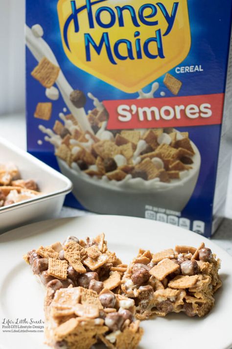 These Marshmallow S'Mores Cereal Treat Bars make a perfect after school or sports snack. A great, new way to enjoy all the flavor of s'mores in a bar! #BestCerealEver #ad @shopritestores Marshmellow Treats, Cereal Treat Bars, Cereal Bars Homemade, Graham Recipe, Cereal Bars Recipes, Marshmallow Cereal, Bars Dessert, Golden Grahams, Cereal Dessert