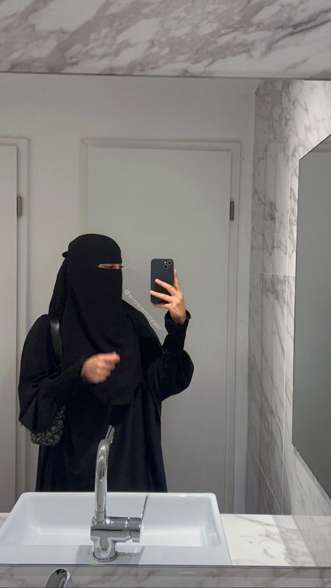 Niqab Aesthetic, Modest Aesthetic, Niqabi Girl, Hijabi Fits, Niqab Fashion, Hijab Style Tutorial, Modesty Outfits, Muslim Outfits Casual, Fasion Outfits