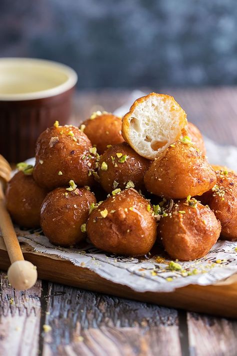 Greek Street Food Recipes, Greek Desert Ideas, Greek Cuisine Aesthetic, Greek Donuts Recipes, Aesthetic Deserts, Greek Desserts Easy, Greek Loukoumades Recipe, Loukoumades Recipe, Greek Food Party