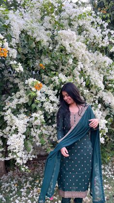 Chudithar Poses For Women, Photoshoot Poses In Kurti, Kurti Photo Shoot Poses, Pose In Indian Suit, Pose In Chudidar, Ethinic Wears Poses, Chudidar Poses For Women, Poses In Kurta Set, Churidar Pose Ideas