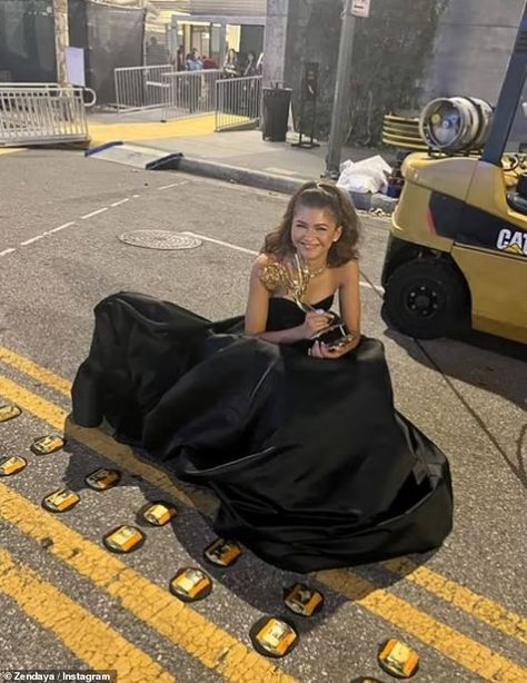 A List Celebrities, Iconic Duos To Dress Up As, Actress Lifestyle Aesthetic, Zendaya Instagram, Acting Awards, Red Carpet Aesthetic, Zendaya Red Carpet, Actress Career, Estilo Zendaya