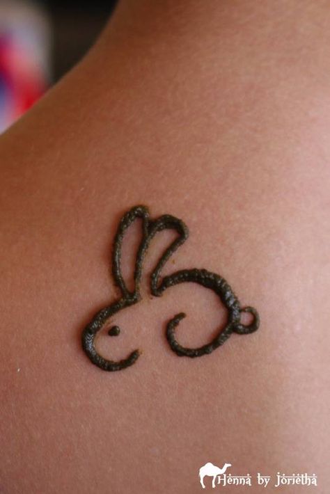 small rabbit henna tattoo Small Henna Doodles, Cute And Small Mehndi Designs, Mehendi Cute Designs, Planet Henna Designs, Easy Leg Henna Designs, Unique Henna Designs Simple, Halloween Henna Design, Cute Henna Tattoos Small Simple, Cute Henna Designs Easy Hand