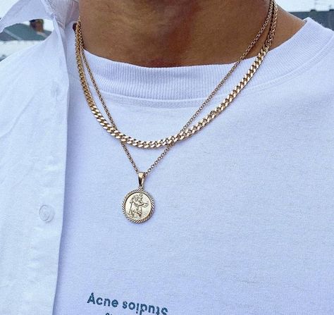 2 Chains On Men, Men Necklace Ideas, Men Chain Necklace Outfit, Man Necklace Aesthetic, Gold Mens Jewelry, Gold For Men, Men’s Pendant Necklace, Jewelry Men Aesthetic, Men’s Chains