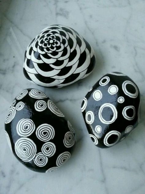 Diy Owl, White Rocks, Mandala Ideas, Art Pierre, Stones Diy, Rock Painting Patterns, Paint Rock, Rock Painting Designs, Creative Painting