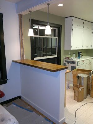 Nice tutorial on building a sturdy yet small halfwall with counter/bar on top. How To Build Countertops, Kitchen Counter Divider, Wall Counter Bar, Bar Room Divider, Build A Half Wall, Breakfast Bar Small Kitchen, Kitchen Half Wall, Half Wall Kitchen, Half Wall Room Divider