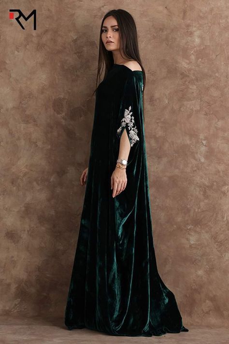 Evening Dresses 2022, Green Velvet Gown, Velvet Shirts, Velvet Dresses Outfit, Royal Outfit, Velvet Suit Design, Affan Waheed, Stylish Bride, Alpine Green