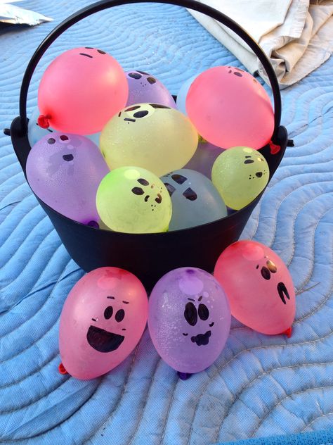 Make water balloons a little bit more fun than usual! By drawing faces on them! Screen Tone, Drawing Faces, Water Balloons, Funny Drawings, Face Drawing, More Fun, To Draw, Balloons, Screen