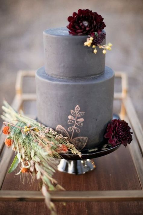 Wedding cake for burgundy and grey wedding Grey Fall Wedding, Grey Wedding Cake, Tasteful Wedding, Burgundy And Grey Wedding, Gray Wedding Cake, Burgundy Wedding Cake, Burgundy Wedding Colors, Burgundy Bouquet, Garnet Wedding