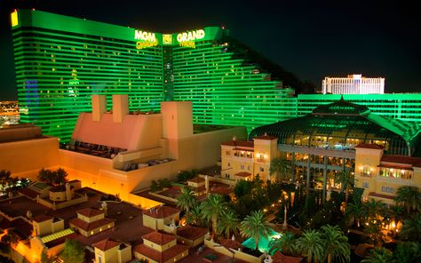 Temporary Walls, Hotel Worker, Mgm Grand Las Vegas, Barbara Streisand, Jimmy Buffet, Grand Garden, Las Vegas Resorts, Grand Wedding, Las Vegas Photos