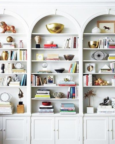 Arched Book Shelves, Doorways, and Windows Workspaces Design, Lots Of Books, White Bookshelves, Feng Shui Decor, Home Staging Tips, Bookshelf Design, White Bookcase, Bookshelf Styling, Transitional Living Rooms