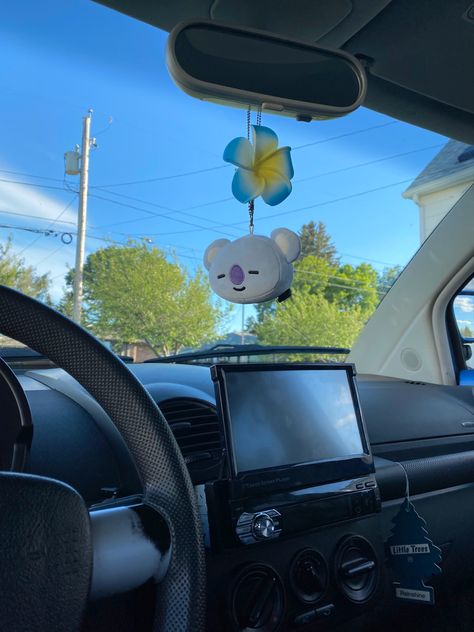 Kpop Car Interior, Beetle Car Decorations, Having A Car Aesthetic, Kpop Car Accessories, Kpop Car Decor, Dreamy Castle, Pink Beetle, Car Interior Diy, Chinese Car