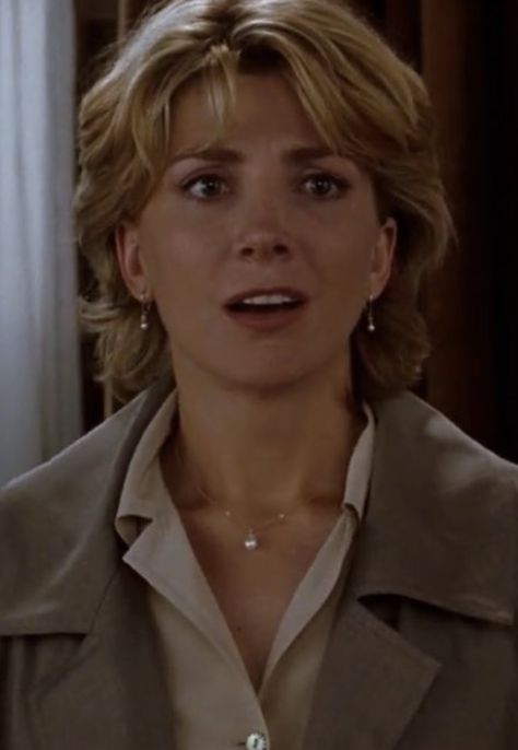 Natasha Richardson Short Hair, 80 Hairstyles Short Hair, 80s Short Womens Hair, 70s Women’s Short Hair, 1990s French Fashion, Iconic Short Hair Characters, Shaggy Bob With Side Swept Bangs, Short Hairstyle Mullet, Long Soft Mullet Haircut