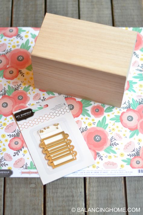 Recipe Box Makeover, Recipe Box Diy, Diy Beauty Gifts, Diy Card Box, Recipe Card Boxes, Recipe Card Box, Recipe Box Wooden, Anthropologie Inspired, Box Food