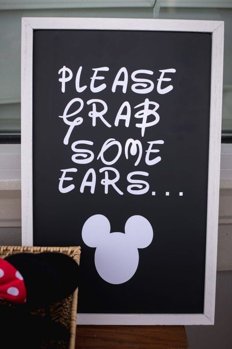 Mickey And Minnie Wedding Theme, Disney Themed Wedding Dresses, Disney Inspired Wedding Decorations, Mickey And Minnie Bridal Shower Ideas, Disney Themed Wedding Decorations, Disney Beach Wedding, Disney Wedding Touches, Disney Theme Wedding Ideas, Disney Theme Bridal Shower Ideas