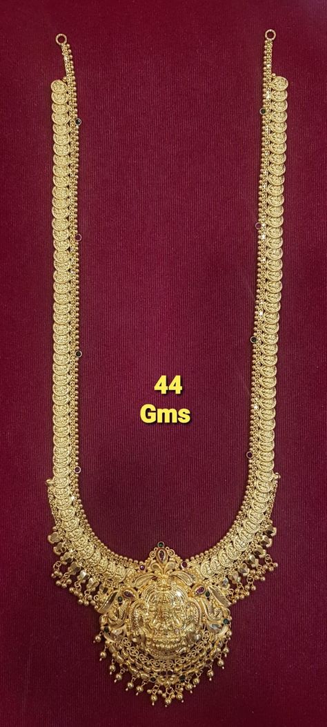 Gold Kasula Necklace Designs, Lakshmi Devi Long Haram Designs, Lakshmi Design Gold Necklace, Lakshmi Devi Haram Designs, Temple Haram Jewellery Designs, Gold Kasula Haram Designs, Plain Necklace Gold, Antique Gold Mangalsutra Designs Long, Kasulaperu Designs Gold