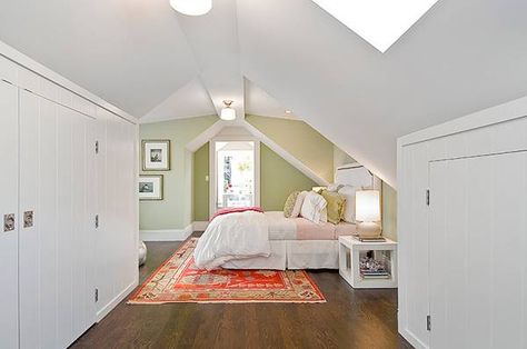 37 Ultra-fabulous attic room design inspirations Open Attic, Dormer Bedroom, Sloped Ceiling Bedroom, Attic Makeover, Attic Renovation Ideas, Attic Bedroom Designs, Attic House, Attic Flooring, Attic Conversion