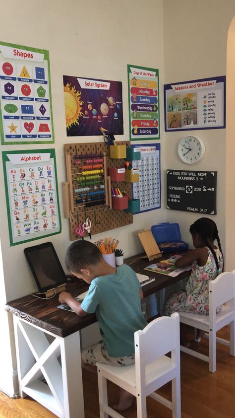 Learning Stations At Home, Preschool Corner At Home, Learning Area For Kids At Home, Kids Learning Corner At Home, Homeschool Area Ideas Small Spaces, Homeschool Corner Ideas, Homeschool Room Ideas Preschool, Homeschool Wall Ideas, Homeschool Room Ideas Classroom Setup