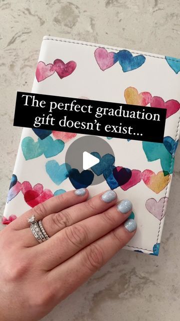 Gifts For Him Graduation, Photo Album Graduation Gift, Gift Card For Graduation, Graduation Day Gifts, Card Ideas For Graduation, Graduation Photo Album Gift Cards, Gifts For Graduation High Schools, Gift Card Book For Graduation, Graduation Gift Diy Ideas