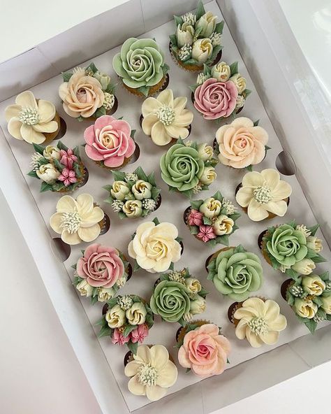 Flower Theme Cupcakes, Fairy Birthday Cupcakes, Wildflower Cupcake Ideas, Floral Themed Cupcakes, Pastel Flower Cupcakes, Flower Birthday Cupcakes, Garden Themed Cupcake Ideas, Flower Garden Cupcakes, Mini Floral Cupcakes