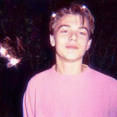 Photo Wall Pictures Aesthetic 90s, Wall Collage Pictures Aesthetic 90s, Y2k Wall Posters, Leonardo Dicaprio 90s Pictures, Pink Aesthetic Sparkles, Aesthetic Leonardo Dicaprio, Pink Aesthetic 90s, Pink Boy Aesthetic, Pink 90s Aesthetic