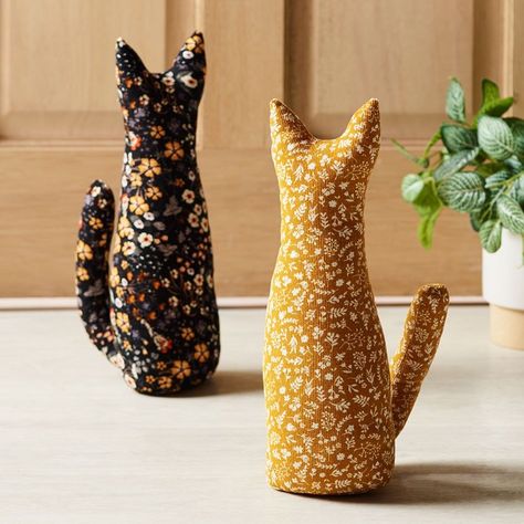 Cat Door Stopper Diy Pattern, Make A Door Stop, How To Make Door Stopper Diy, Cat Doorstop Pattern Free Sewing, Fabric Door Stop Pattern, Diy Sew Doorstop, Door Weight Stopper, Diy Fabric Door Stopper, Sew Door Stop