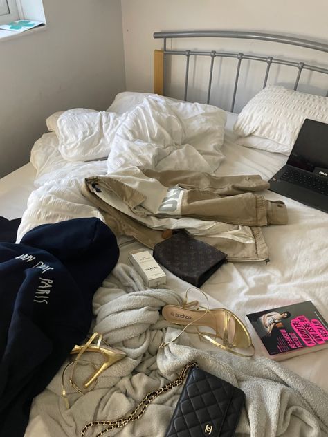 Messy Rich Girl Aesthetic, Untidy Room Aesthetic, Messy Glam Aesthetic, Untidy Room, Rich Teenage Girl Aesthetic, Messy Chic Aesthetic, Messy Chic, Messy Girl Aesthetic Room, Hot Mess Aesthetic