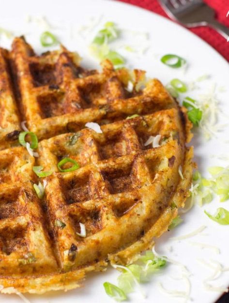 Potatoes Waffles, Potato Ideas, Sw Recipes, Waffle Iron Recipes, Recipes Potato, Potato Waffles, Waffle Maker Recipes, Savory Waffles, Potato Cheese