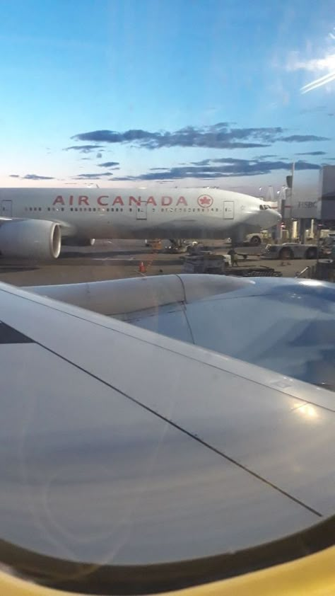 Air Canada Aesthetic, Canada Airport Toronto, Canada Airport, Montreal Nightlife, Canadian Passport, Airplane Window View, Toronto Airport, Canada Pictures, Airport Pictures